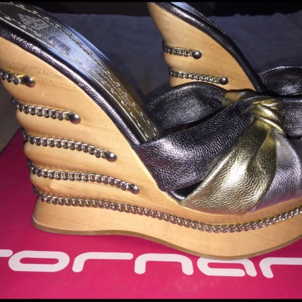 Designer Silver & Gold Platforms Chain Heel Sz 5